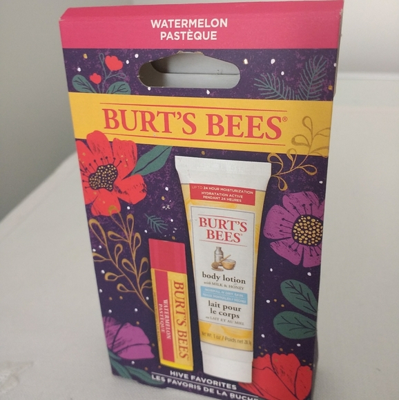 Burt's Bees Hive Favourite holiday gift set - Picture 1 of 6